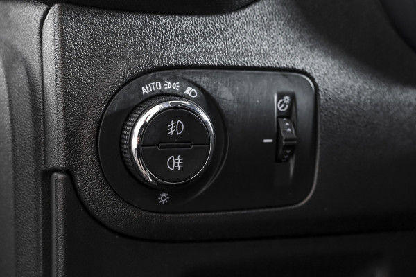 Opel Crossland X 1.2 Turbo 110 PK Innovation | Cruise | LED | Afn. Trekhaak | PDC | NAV + App. Connect | ECC | DAB | LM 16" |