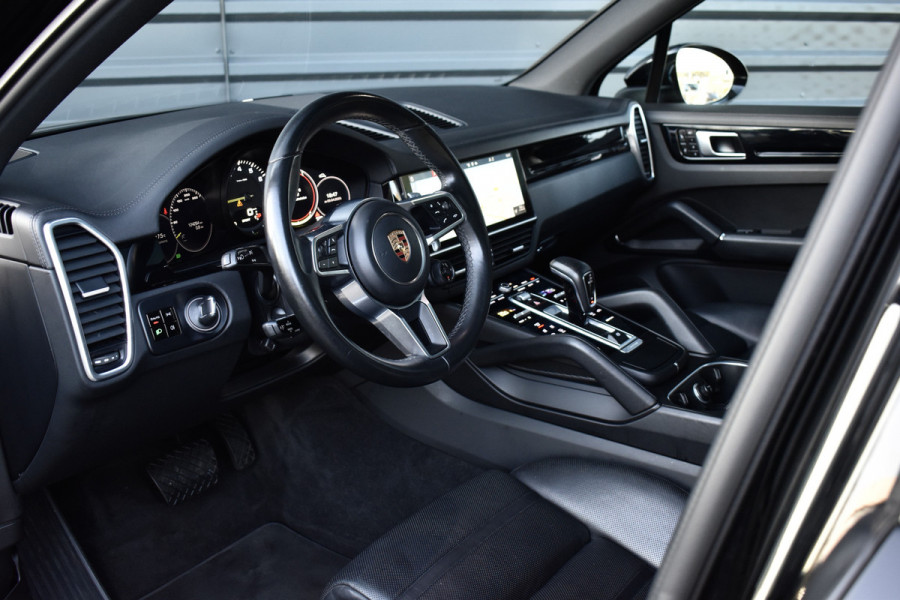 Porsche Cayenne 3.0 E-Hybrid 462pk | Panoramadak | 22'' Velgen | Matrix PDLS+ | Massage Stoelen | Trekhaak wegklapbaar | Bose |