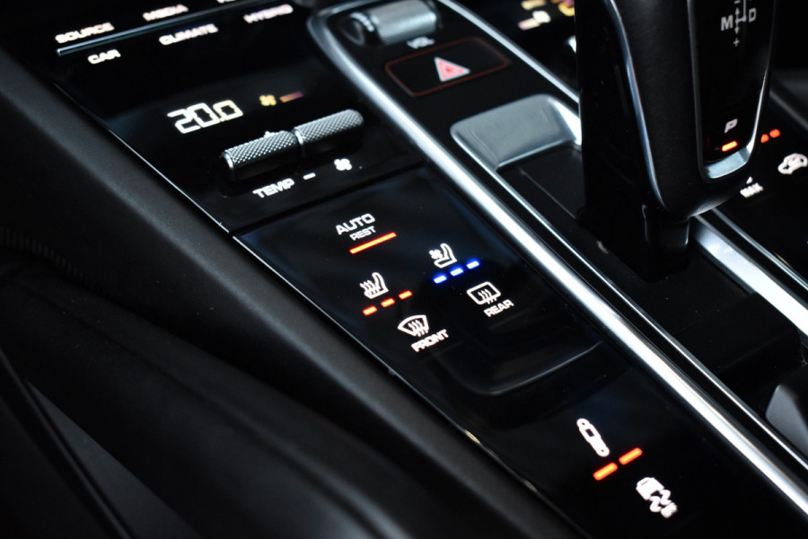 Porsche Cayenne 3.0 E-Hybrid 462pk | Panoramadak | 22'' Velgen | Matrix PDLS+ | Massage Stoelen | Trekhaak wegklapbaar | Bose |