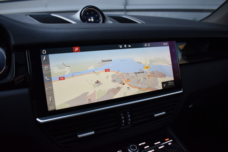 Porsche Cayenne 3.0 E-Hybrid 462pk | Panoramadak | 22'' Velgen | Matrix PDLS+ | Massage Stoelen | Trekhaak wegklapbaar | Bose |