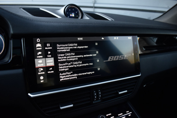 Porsche Cayenne 3.0 E-Hybrid 462pk | Panoramadak | 22'' Velgen | Matrix PDLS+ | Massage Stoelen | Trekhaak wegklapbaar | Bose |