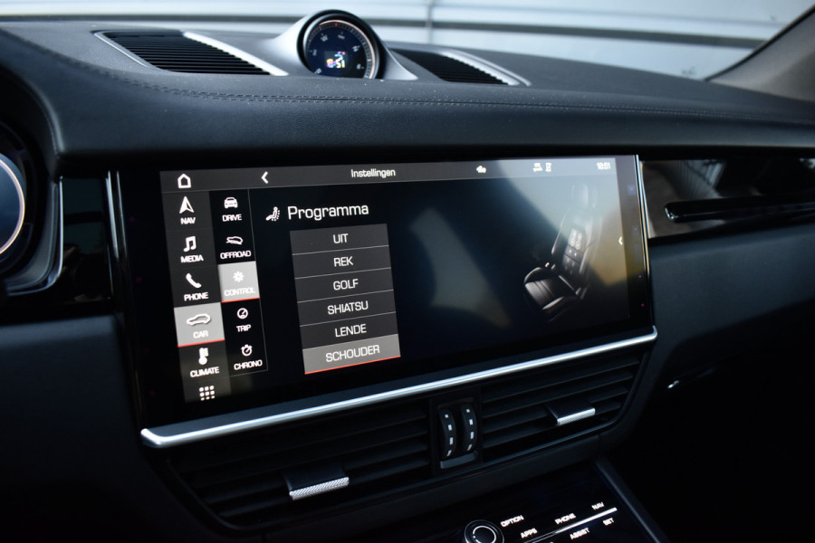 Porsche Cayenne 3.0 E-Hybrid 462pk | Panoramadak | 22'' Velgen | Matrix PDLS+ | Massage Stoelen | Trekhaak wegklapbaar | Bose |