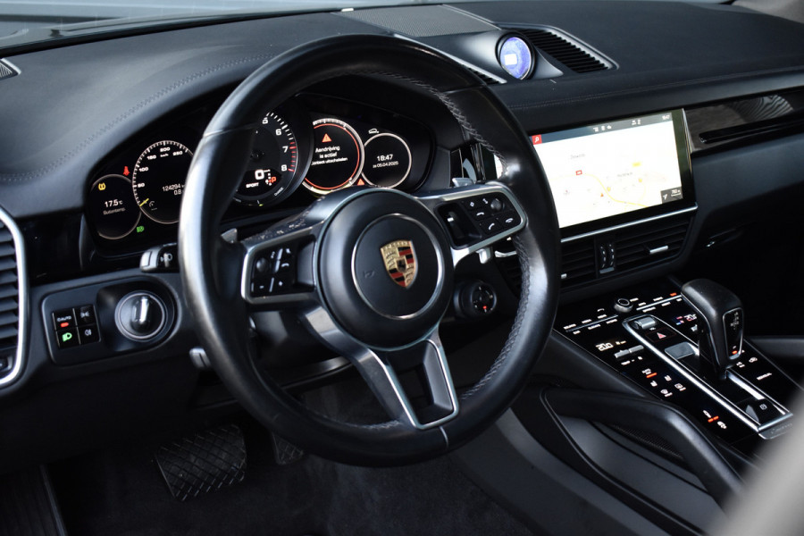 Porsche Cayenne 3.0 E-Hybrid 462pk | Panoramadak | 22'' Velgen | Matrix PDLS+ | Massage Stoelen | Trekhaak wegklapbaar | Bose |