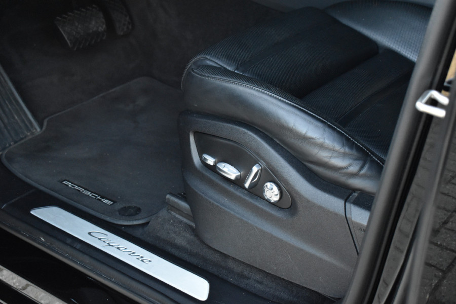 Porsche Cayenne 3.0 E-Hybrid 462pk | Panoramadak | 22'' Velgen | Matrix PDLS+ | Massage Stoelen | Trekhaak wegklapbaar | Bose |
