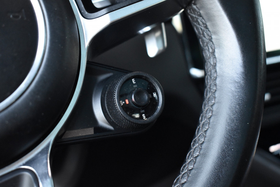 Porsche Cayenne 3.0 E-Hybrid 462pk | Panoramadak | 22'' Velgen | Matrix PDLS+ | Massage Stoelen | Trekhaak wegklapbaar | Bose |
