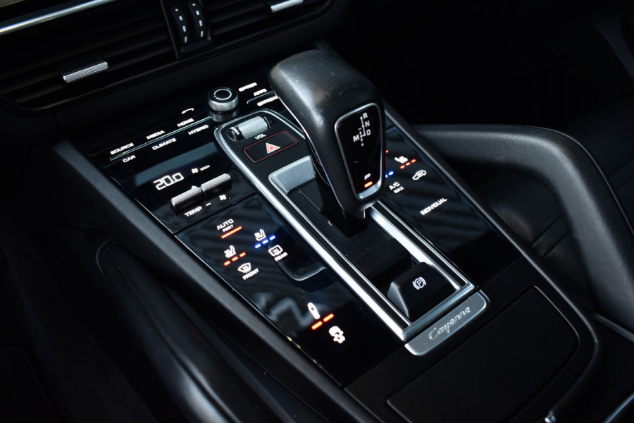 Porsche Cayenne 3.0 E-Hybrid 462pk | Panoramadak | 22'' Velgen | Matrix PDLS+ | Massage Stoelen | Trekhaak wegklapbaar | Bose |