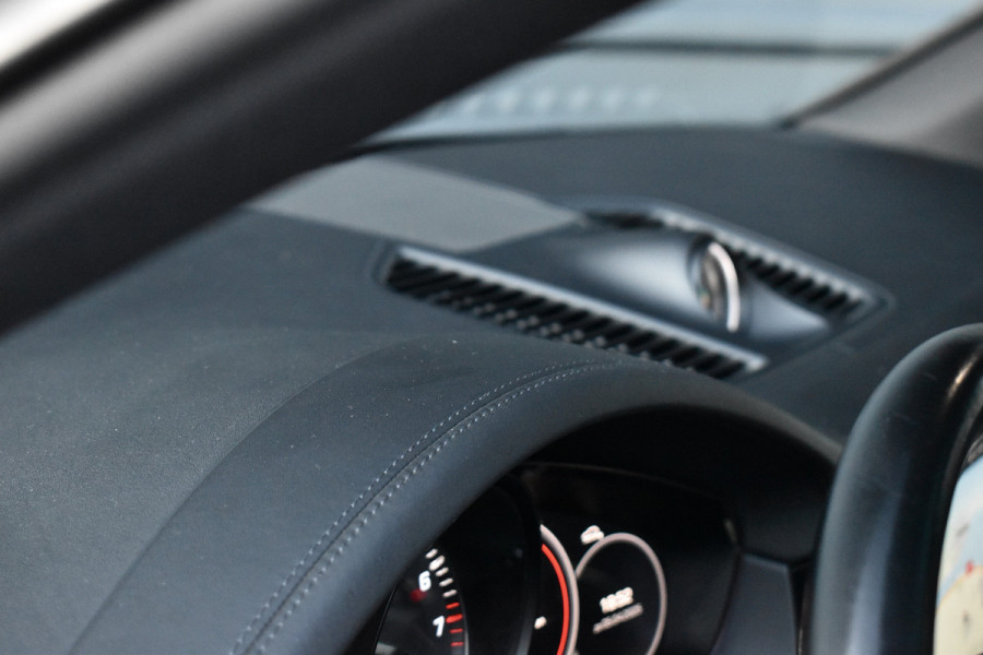 Porsche Cayenne 3.0 E-Hybrid 462pk | Panoramadak | 22'' Velgen | Matrix PDLS+ | Massage Stoelen | Trekhaak wegklapbaar | Bose |