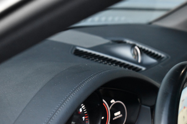 Porsche Cayenne 3.0 E-Hybrid 462pk | Panoramadak | 22'' Velgen | Matrix PDLS+ | Massage Stoelen | Trekhaak wegklapbaar | Bose |