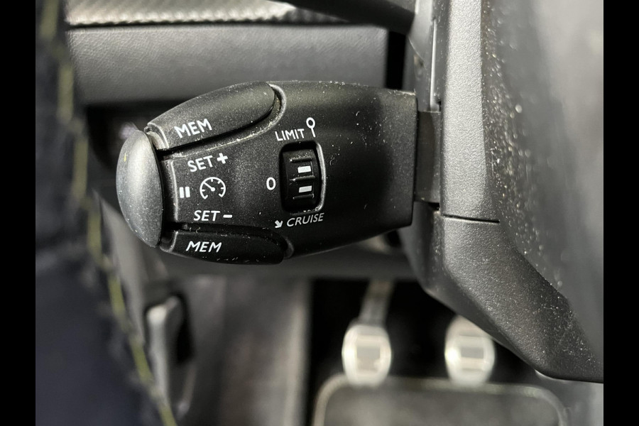 Peugeot 208 1.2 PureTech 100pk GT Panorama dak Navigatie Camera Lichtmetalen Velgen 17" Extra Getint Glas Led Dab Cruise control