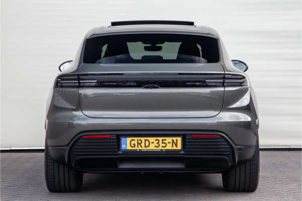 Porsche Macan 4 100 kWh Panorama, Trekhaak, 22" , 18-voudige Sportstoelen, Aventurin gruen
