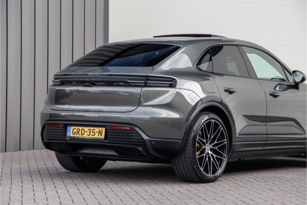 Porsche Macan 4 100 kWh Panorama, Trekhaak, 22" , 18-voudige Sportstoelen, Aventurin gruen