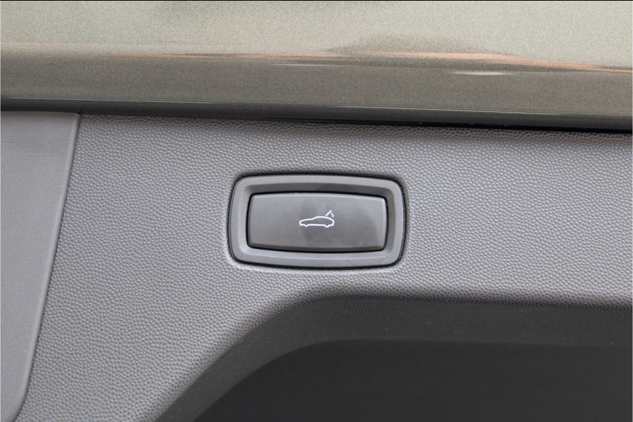 Porsche Macan 4 100 kWh Panorama, Trekhaak, 22" , 18-voudige Sportstoelen, Aventurin gruen