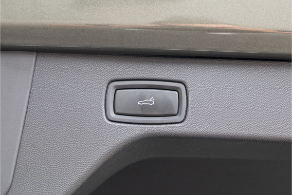 Porsche Macan 4 100 kWh Panorama, Trekhaak, 22" , 18-voudige Sportstoelen, Aventurin gruen