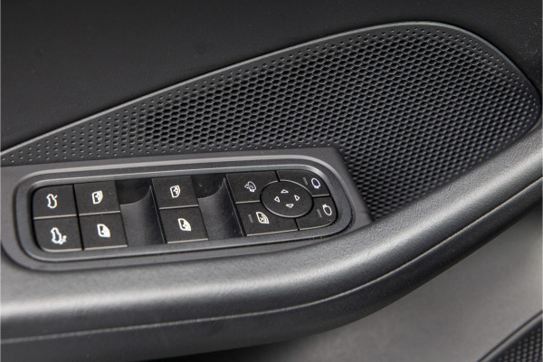 Porsche Macan 4 100 kWh Panorama, Trekhaak, 22" , 18-voudige Sportstoelen, Aventurin gruen