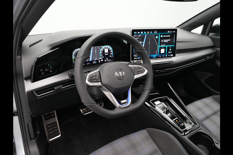 Volkswagen Golf 1.5 eHybrid 272 6DSG GTE Automaat | Panoramisch schuif-, kanteldak, elektrisch bedienbaar