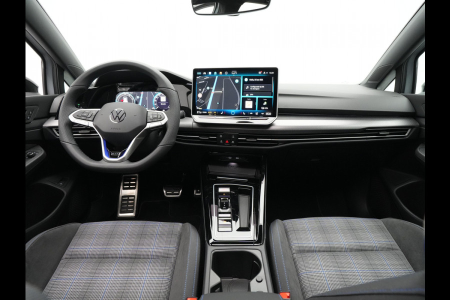 Volkswagen Golf 1.5 eHybrid 272 6DSG GTE Automaat | Panoramisch schuif-, kanteldak, elektrisch bedienbaar