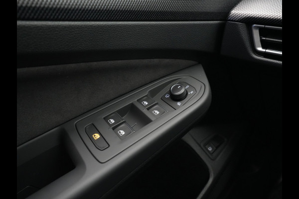 Volkswagen Golf 1.5 eHybrid 272 6DSG GTE Automaat | Panoramisch schuif-, kanteldak, elektrisch bedienbaar
