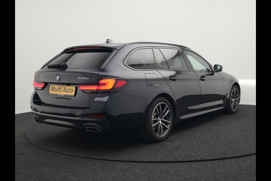 BMW 5 Serie Touring 530e M Sport Plug In Hybrid 293pk PHEV | Trekhaak af Fabriek | Laser LED | Adaptive Cruise | Head Up | Camera | Keyless | Lederen Sportstoelen | Apple Carplay | Sfeerverlichting |