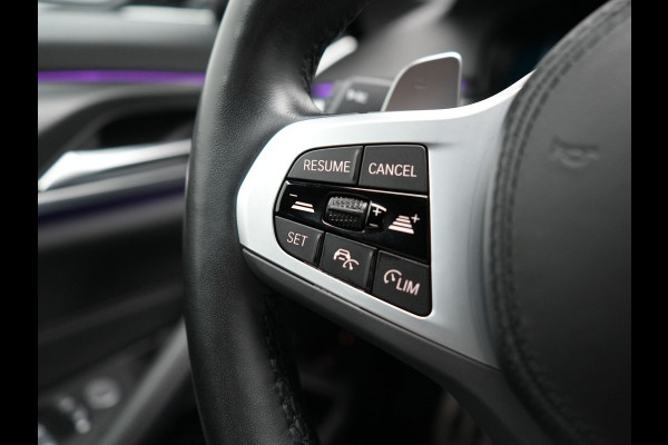 BMW 5 Serie Touring 530e M Sport Plug In Hybrid 293pk PHEV | Trekhaak af Fabriek | Laser LED | Adaptive Cruise | Head Up | Camera | Keyless | Lederen Sportstoelen | Apple Carplay | Sfeerverlichting |