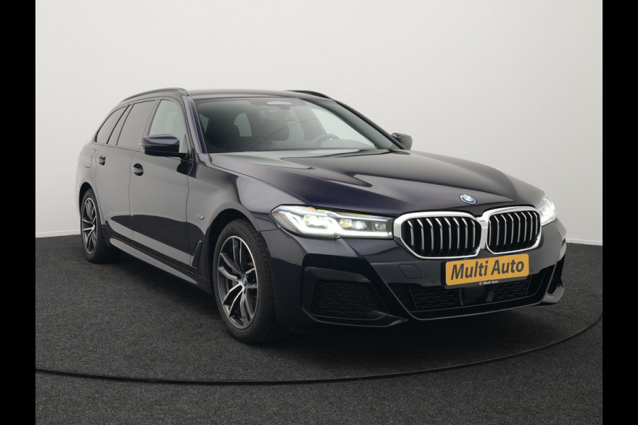 BMW 5 Serie Touring 530e M Sport Plug In Hybrid 293pk PHEV | Trekhaak af Fabriek | Laser LED | Adaptive Cruise | Head Up | Camera | Keyless | Lederen Sportstoelen | Apple Carplay | Sfeerverlichting |