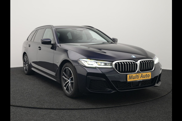 BMW 5 Serie Touring 530e M Sport Plug In Hybrid 293pk PHEV | Trekhaak af Fabriek | Laser LED | Adaptive Cruise | Head Up | Camera | Keyless | Lederen Sportstoelen | Apple Carplay | Sfeerverlichting |