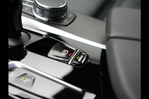 BMW 5 Serie Touring 530e M Sport Plug In Hybrid 293pk PHEV | Trekhaak af Fabriek | Laser LED | Adaptive Cruise | Head Up | Camera | Keyless | Lederen Sportstoelen | Apple Carplay | Sfeerverlichting |