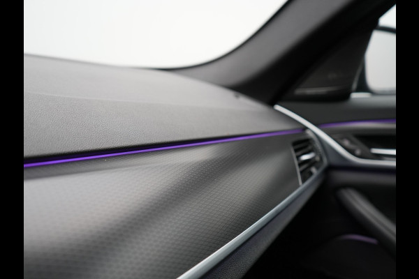 BMW 5 Serie Touring 530e M Sport Plug In Hybrid 293pk PHEV | Trekhaak af Fabriek | Laser LED | Adaptive Cruise | Head Up | Camera | Keyless | Lederen Sportstoelen | Apple Carplay | Sfeerverlichting |