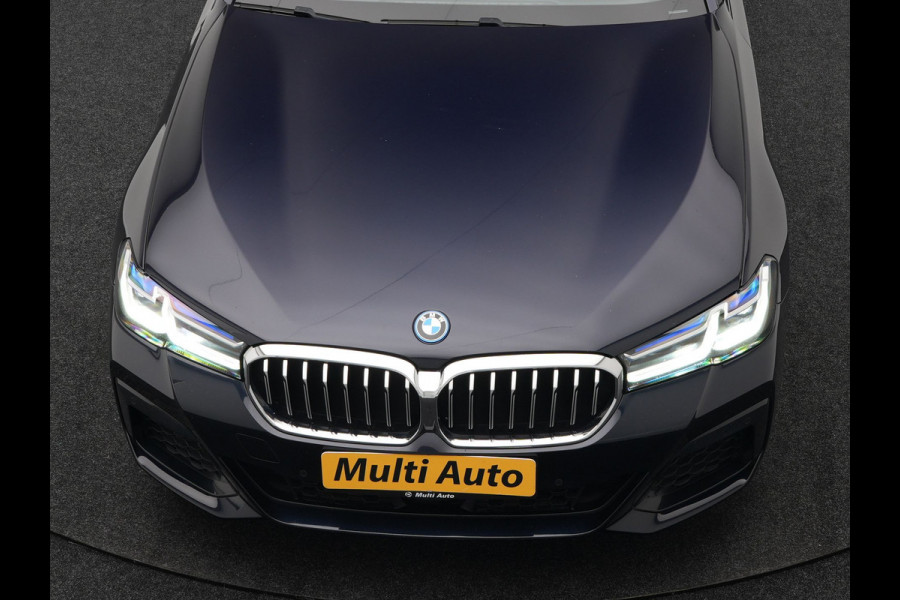 BMW 5 Serie Touring 530e M Sport Plug In Hybrid 293pk PHEV | Trekhaak af Fabriek | Laser LED | Adaptive Cruise | Head Up | Camera | Keyless | Lederen Sportstoelen | Apple Carplay | Sfeerverlichting |
