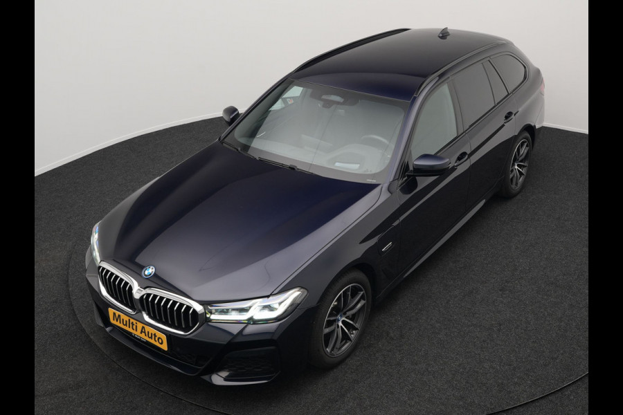 BMW 5 Serie Touring 530e M Sport Plug In Hybrid 293pk PHEV | Trekhaak af Fabriek | Laser LED | Adaptive Cruise | Head Up | Camera | Keyless | Lederen Sportstoelen | Apple Carplay | Sfeerverlichting |
