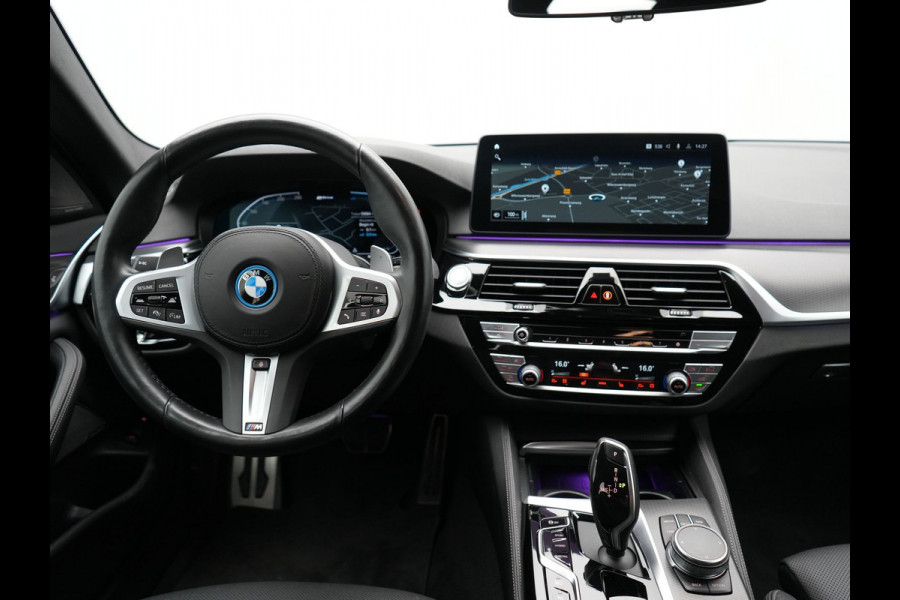 BMW 5 Serie Touring 530e M Sport Plug In Hybrid 293pk PHEV | Trekhaak af Fabriek | Laser LED | Adaptive Cruise | Head Up | Camera | Keyless | Lederen Sportstoelen | Apple Carplay | Sfeerverlichting |