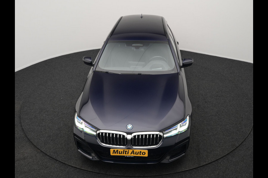 BMW 5 Serie Touring 530e M Sport Plug In Hybrid 293pk PHEV | Trekhaak af Fabriek | Laser LED | Adaptive Cruise | Head Up | Camera | Keyless | Lederen Sportstoelen | Apple Carplay | Sfeerverlichting |