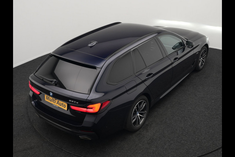 BMW 5 Serie Touring 530e M Sport Plug In Hybrid 293pk PHEV | Trekhaak af Fabriek | Laser LED | Adaptive Cruise | Head Up | Camera | Keyless | Lederen Sportstoelen | Apple Carplay | Sfeerverlichting |