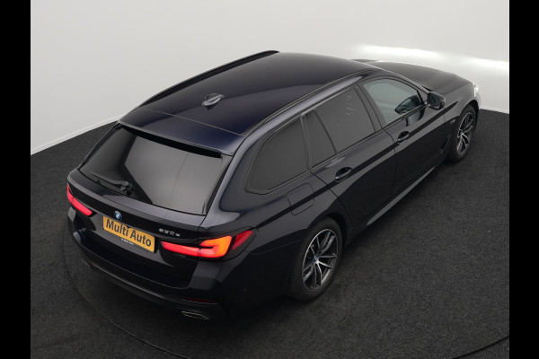 BMW 5 Serie Touring 530e M Sport Plug In Hybrid 293pk PHEV | Trekhaak af Fabriek | Laser LED | Adaptive Cruise | Head Up | Camera | Keyless | Lederen Sportstoelen | Apple Carplay | Sfeerverlichting |