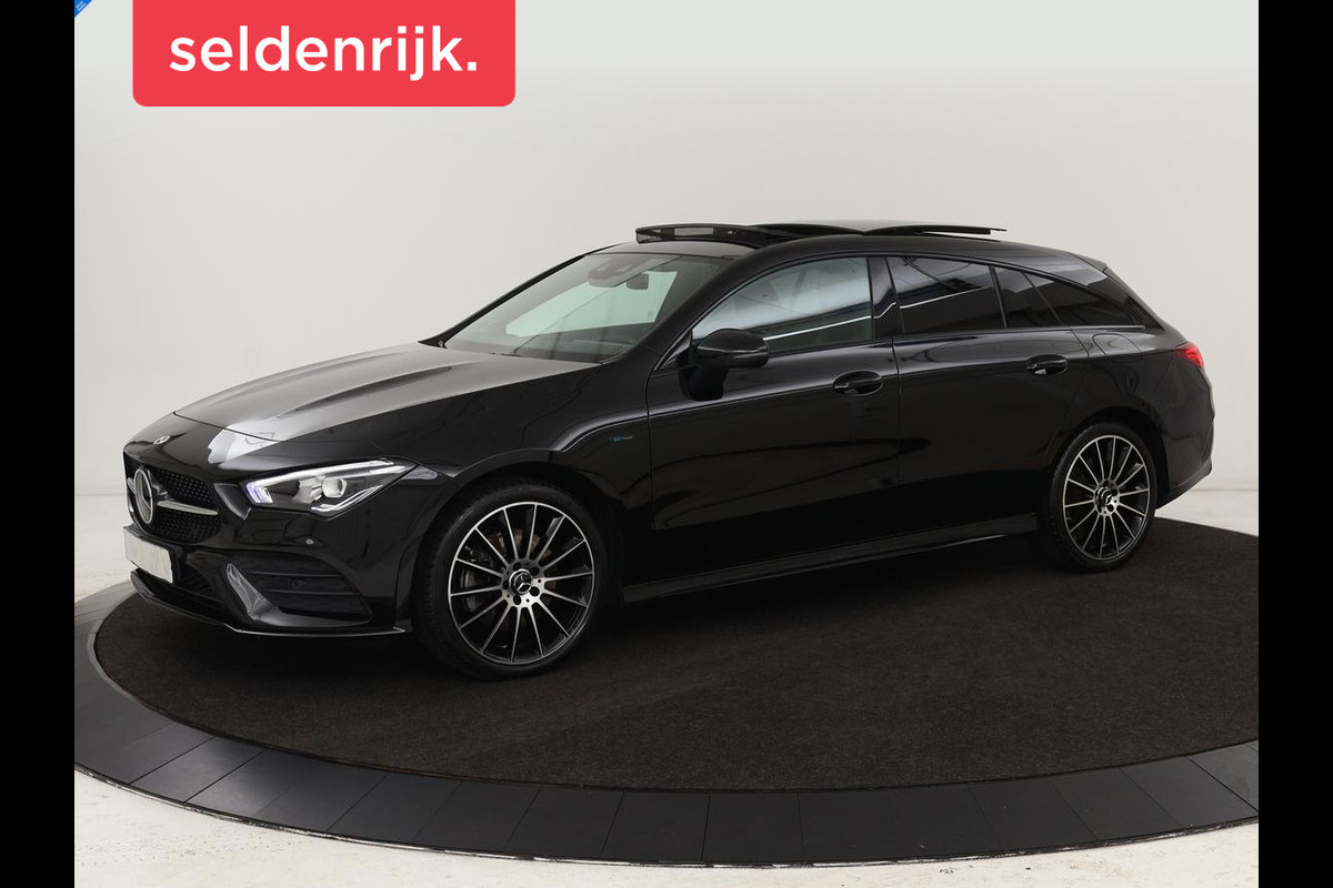 Mercedes-Benz CLA-Klasse Shooting Brake 250e AMG Night | Panoramadak | Adaptive cruise | Head-Up | Carplay | Stoelverwarming | Trekhaak | Leder/Alcantara | Widescreen | Full LED Mercedes-Benz CLA-Klasse Shooting Brake 250e AMG Night | Panoramadak | Adaptive cruise | Head-Up | Carplay | Stoelverwarming | Trekhaak | Leder/Alcantara | Widescreen | Full LED