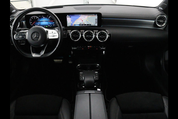 Mercedes-Benz CLA-Klasse Shooting Brake 250e AMG Night | Panoramadak | Adaptive cruise | Head-Up | Carplay | Stoelverwarming | Trekhaak | Leder/Alcantara | Widescreen | Full LED