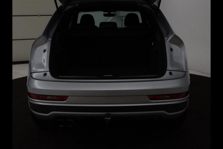 Audi Q3 1.4 TFSI Sport S Line Edition | Origineel NL | Half leder | Trekhaak | Full LED | Sportstoelen | Navigatie | Climate control | Parkeerhulp | Cruise control | Bluetooth | Getint glas