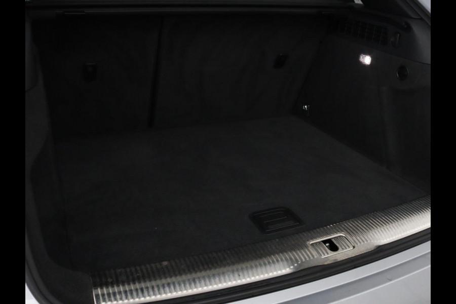 Audi Q3 1.4 TFSI Sport S Line Edition | Origineel NL | Half leder | Trekhaak | Full LED | Sportstoelen | Navigatie | Climate control | Parkeerhulp | Cruise control | Bluetooth | Getint glas