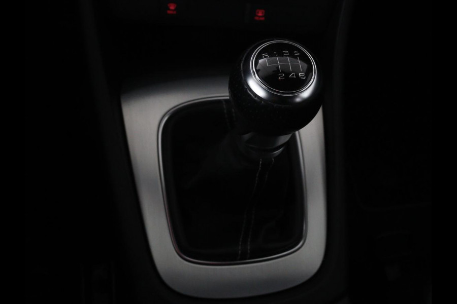 Audi Q3 1.4 TFSI Sport S Line Edition | Origineel NL | Half leder | Trekhaak | Full LED | Sportstoelen | Navigatie | Climate control | Parkeerhulp | Cruise control | Bluetooth | Getint glas