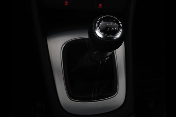 Audi Q3 1.4 TFSI Sport S Line Edition | Origineel NL | Half leder | Trekhaak | Full LED | Sportstoelen | Navigatie | Climate control | Parkeerhulp | Cruise control | Bluetooth | Getint glas