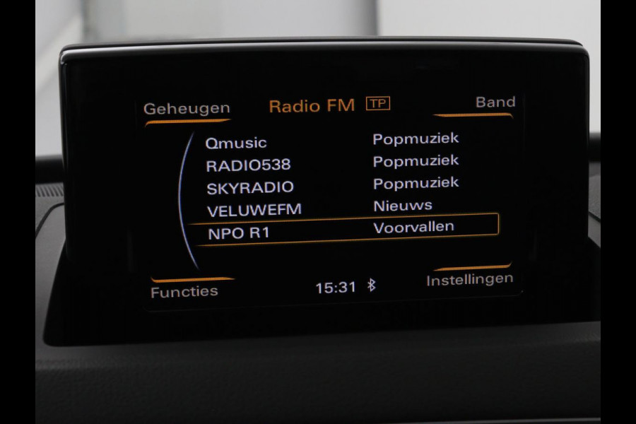 Audi Q3 1.4 TFSI Sport S Line Edition | Origineel NL | Half leder | Trekhaak | Full LED | Sportstoelen | Navigatie | Climate control | Parkeerhulp | Cruise control | Bluetooth | Getint glas