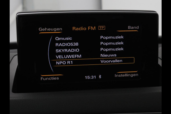 Audi Q3 1.4 TFSI Sport S Line Edition | Origineel NL | Half leder | Trekhaak | Full LED | Sportstoelen | Navigatie | Climate control | Parkeerhulp | Cruise control | Bluetooth | Getint glas