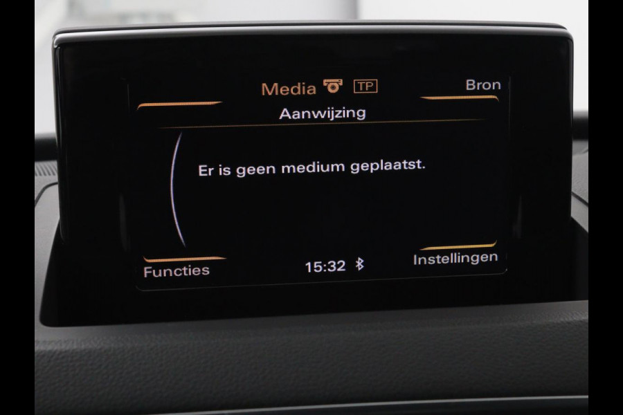 Audi Q3 1.4 TFSI Sport S Line Edition | Origineel NL | Half leder | Trekhaak | Full LED | Sportstoelen | Navigatie | Climate control | Parkeerhulp | Cruise control | Bluetooth | Getint glas