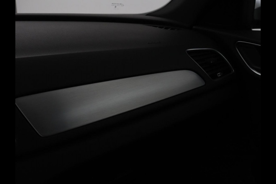 Audi Q3 1.4 TFSI Sport S Line Edition | Origineel NL | Half leder | Trekhaak | Full LED | Sportstoelen | Navigatie | Climate control | Parkeerhulp | Cruise control | Bluetooth | Getint glas