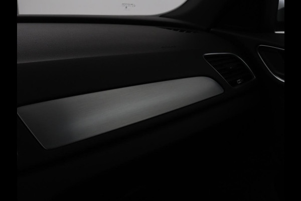 Audi Q3 1.4 TFSI Sport S Line Edition | Origineel NL | Half leder | Trekhaak | Full LED | Sportstoelen | Navigatie | Climate control | Parkeerhulp | Cruise control | Bluetooth | Getint glas