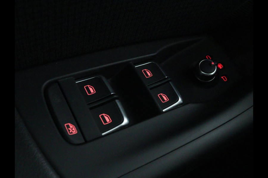 Audi Q3 1.4 TFSI Sport S Line Edition | Origineel NL | Half leder | Trekhaak | Full LED | Sportstoelen | Navigatie | Climate control | Parkeerhulp | Cruise control | Bluetooth | Getint glas