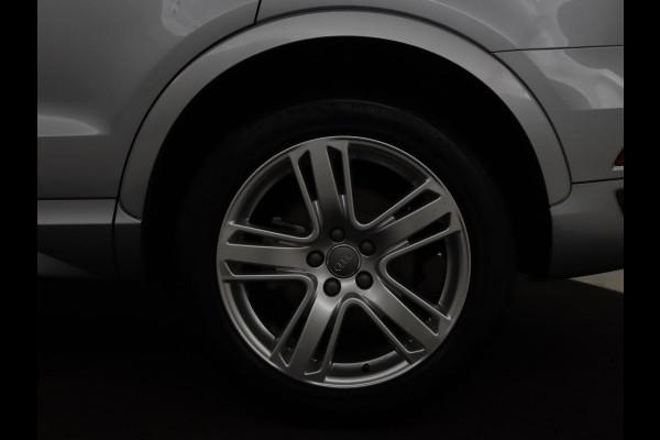Audi Q3 1.4 TFSI Sport S Line Edition | Origineel NL | Half leder | Trekhaak | Full LED | Sportstoelen | Navigatie | Climate control | Parkeerhulp | Cruise control | Bluetooth | Getint glas