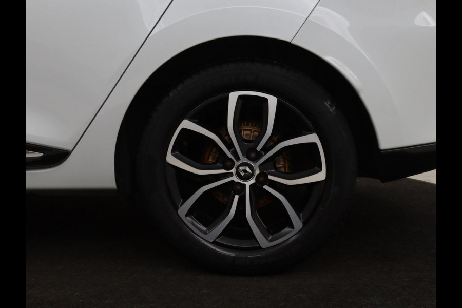 Renault Clio 1.2 TCe Zen | Automaat | Camera | Trekhaak | Navigatie | Climate control | Cruise control | Bluetooth