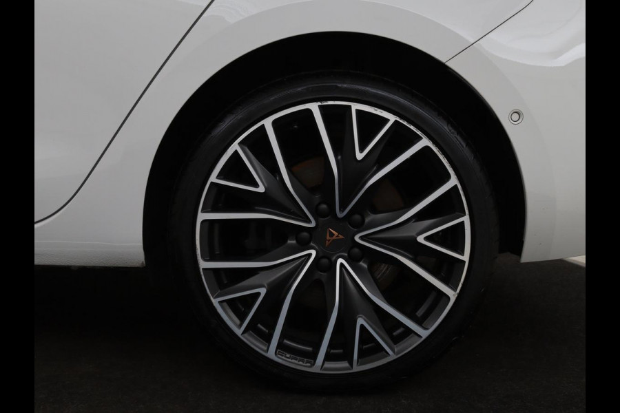 CUPRA Leon 1.4 e-Hybrid VZ Performance | Panoramadak | Stoel & stuurverwarming | Adaptive cruise | Camera | Carplay | Navigatie | Sfeerverlichting | Keyless | Full LED | PHEV