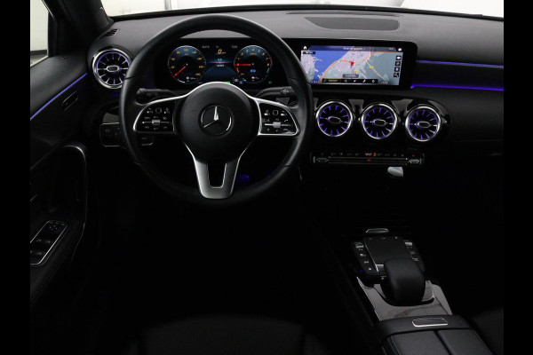 Mercedes-Benz A-Klasse 250e Urban | Leder | Stoelverwarming | Trekhaak | Camera | Sfeerverlichting | Widescreen | Park Assist | Navigatie | Full LED