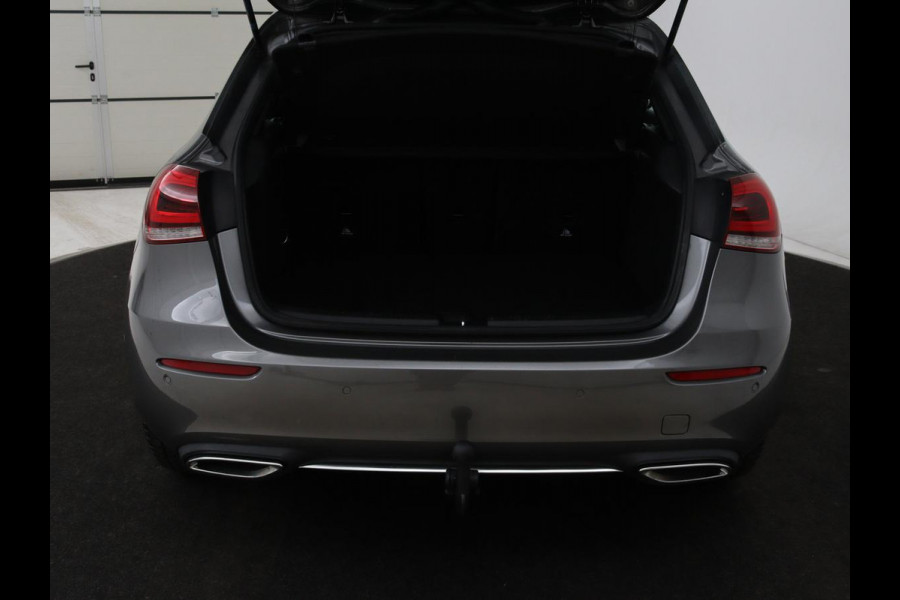 Mercedes-Benz A-Klasse 250e Urban | Leder | Stoelverwarming | Trekhaak | Camera | Sfeerverlichting | Widescreen | Park Assist | Navigatie | Full LED